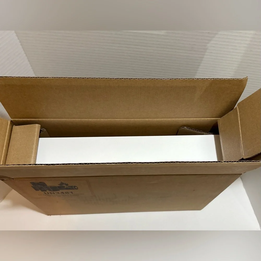 Apple MacBook Pro 13 inch Laptop box EMPTY A2338